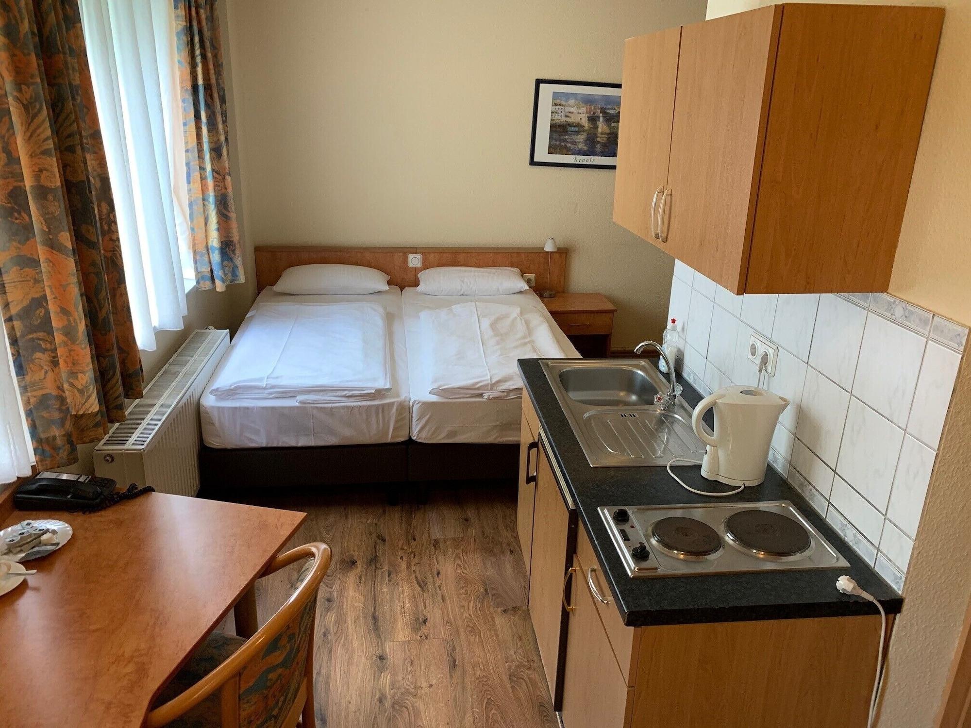 Hotel Am Kurfuerstenplatz - Messe Φραγκφούρτη Εξωτερικό φωτογραφία