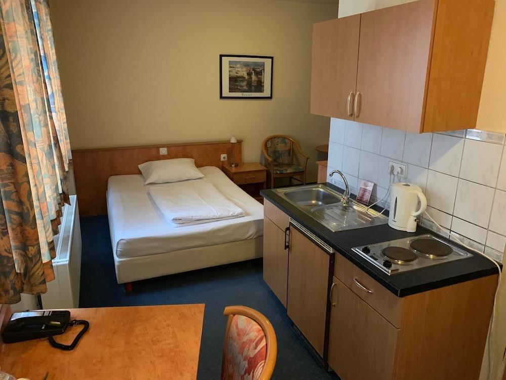 Hotel Am Kurfuerstenplatz - Messe Φραγκφούρτη Εξωτερικό φωτογραφία