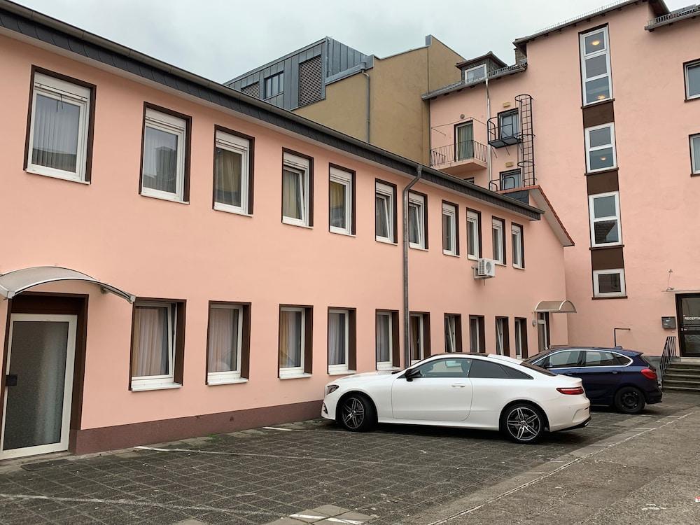 Hotel Am Kurfuerstenplatz - Messe Φραγκφούρτη Εξωτερικό φωτογραφία